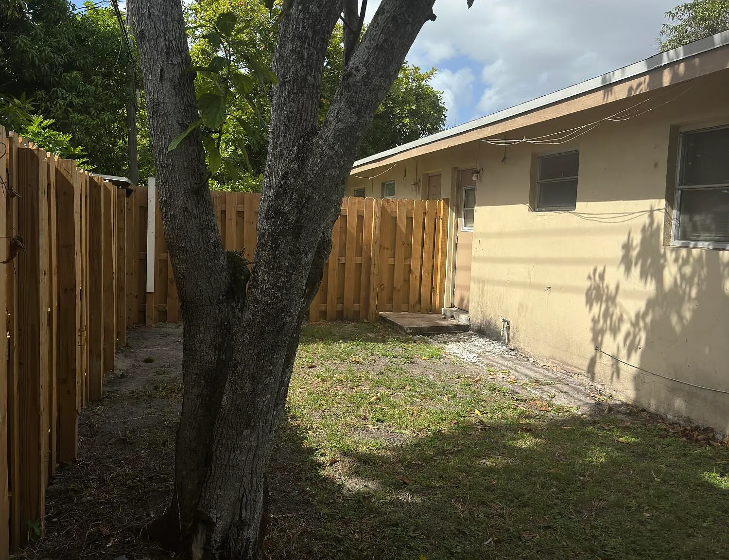 2 bed, 1.0 bath, 2215 sqft, $1,800 — Photo 4