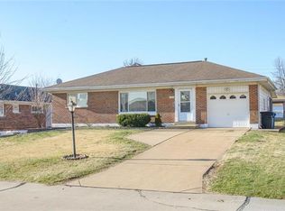 4306 Sinnwell Dr, Saint Louis, MO 63123