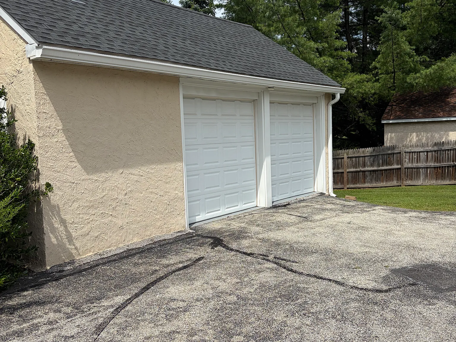 4 bed, 2.5 bath, 2392 sqft, $3,500 — Photo 2