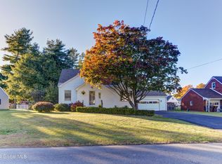 6 Colonial Dr, Schenectady, NY 12306