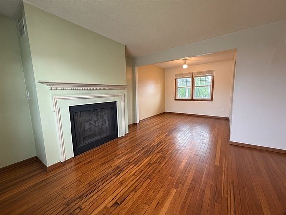 5th image of 24 Crestshire Dr