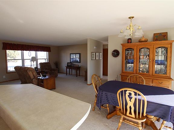 3rd image of 301 Pineywood Ln