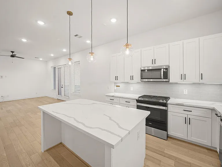 2811 Anita St — Photo 3