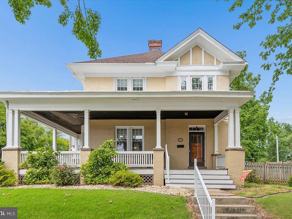 1st image of 901 Dewey Ave