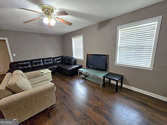 5th image of 601 Azalea Cir