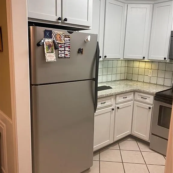 102 Bainbridge Dr — Photo 2