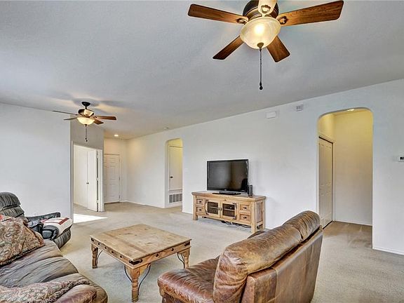 5th image of 2105 Woodway Dr