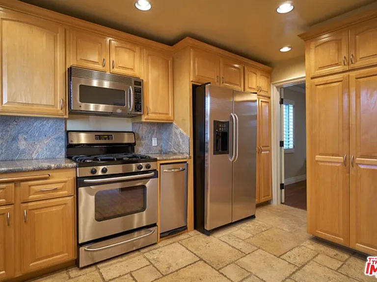 1937 S Beverly Glen Blvd #20 — Photo 10