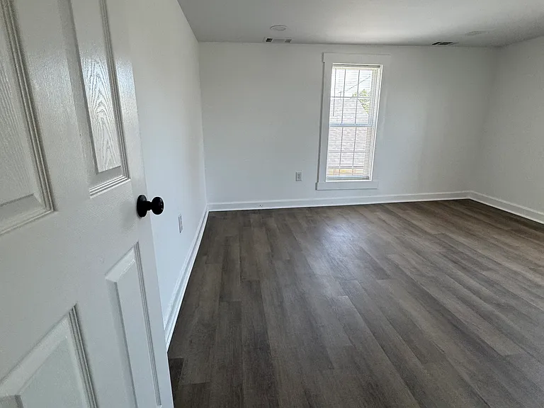 227 Lewis St — Photo 2