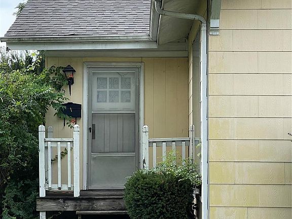 3rd image of 205 Crown Dr
