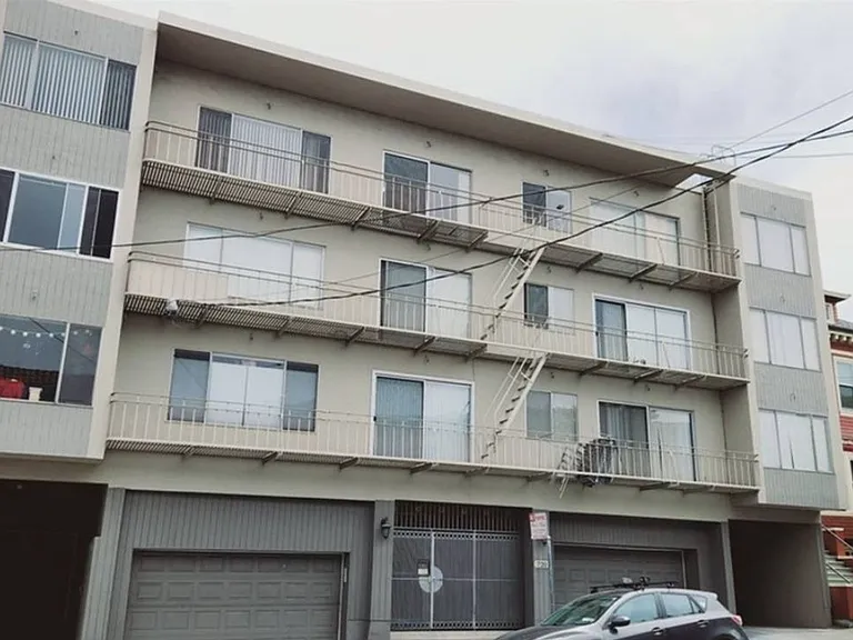 720 2nd Ave — Photo 3