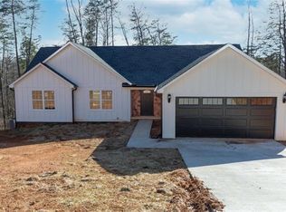 126 Thornblade Trl, Cleveland, GA 30528