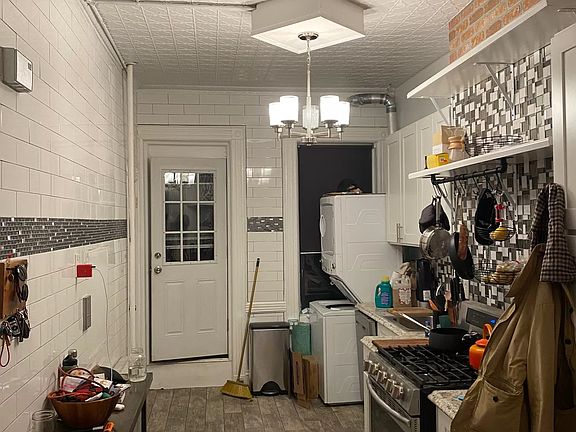 4th image of 242 Kingsland Ave #6