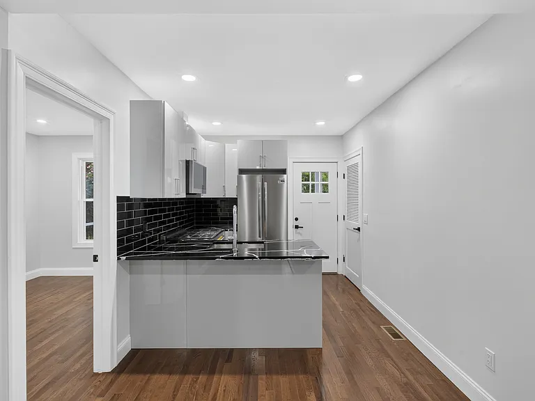 24 Dean St #1 — Photo 5