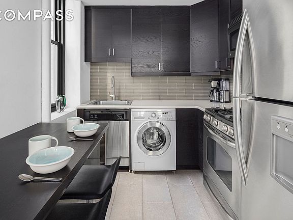 4th image of 465 W 46th St APT 2W
