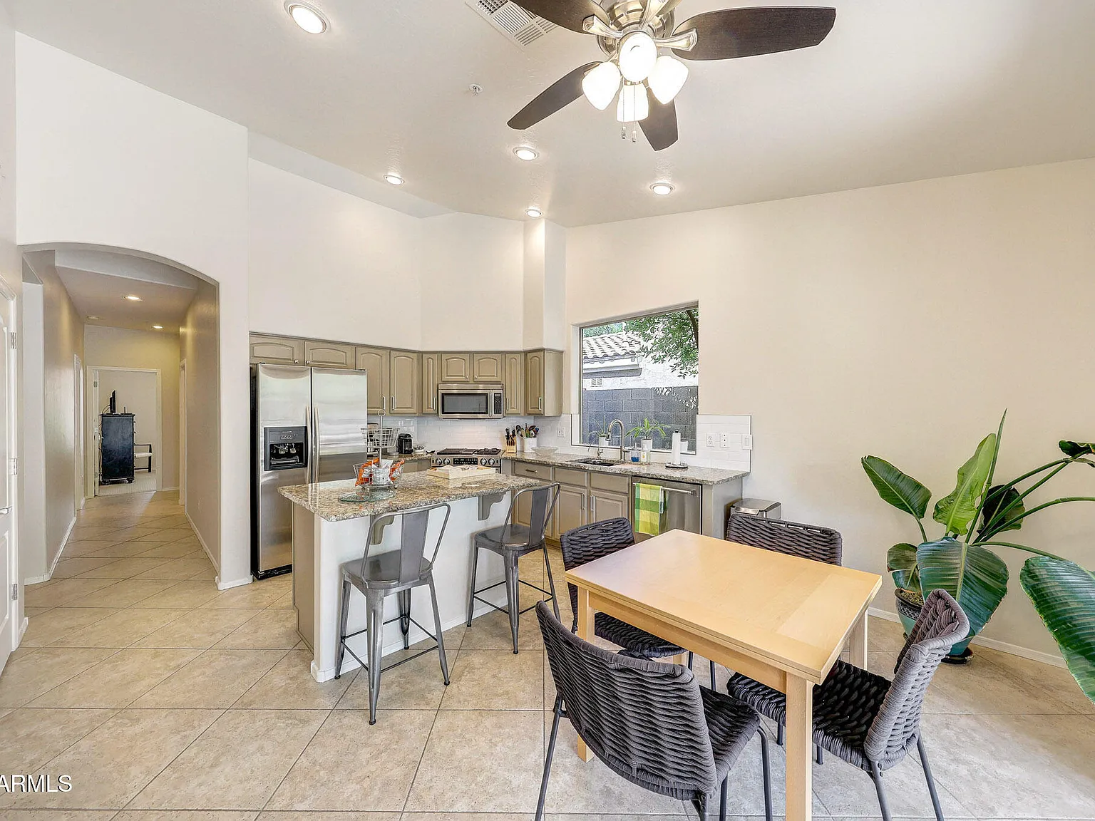 4 bed, 2.0 bath, 2152 sqft, $5,500 — Photo 3