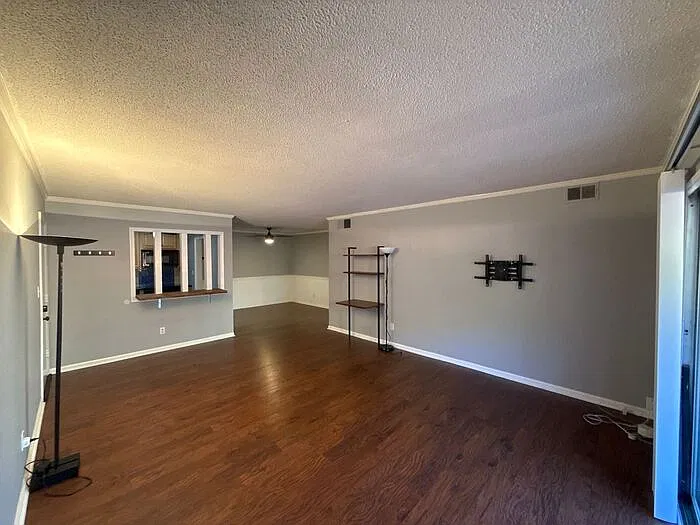 3 bed, 2.0 bath, 1420 sqft, $1,749 — Photo 4
