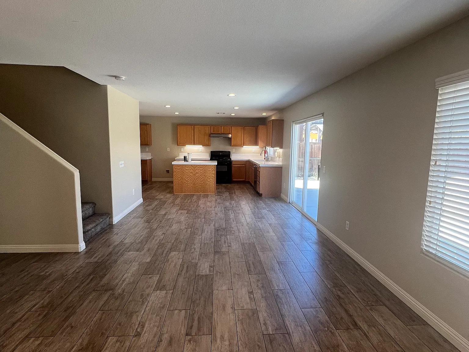 3 bed, 2.5 bath, 1946 sqft, $2,300 — Photo 4