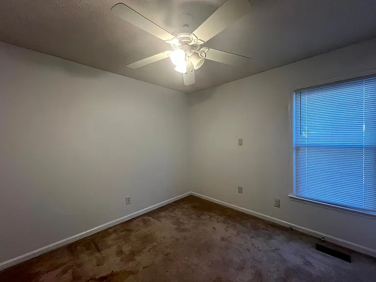 425 Abbottswood Dr — Photo 7