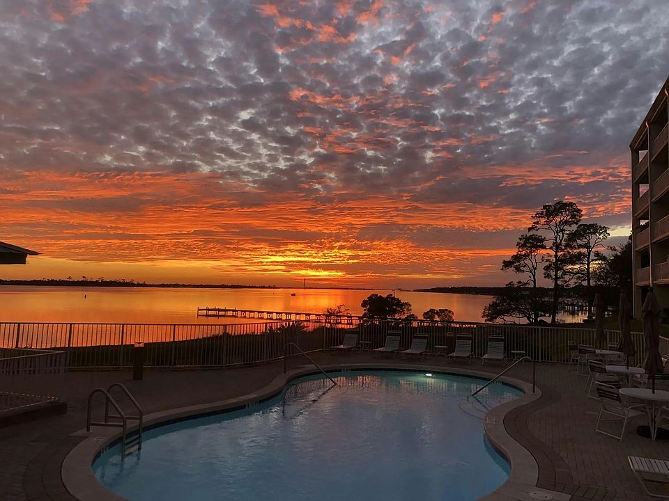 Sunset over ICP pool and SPA