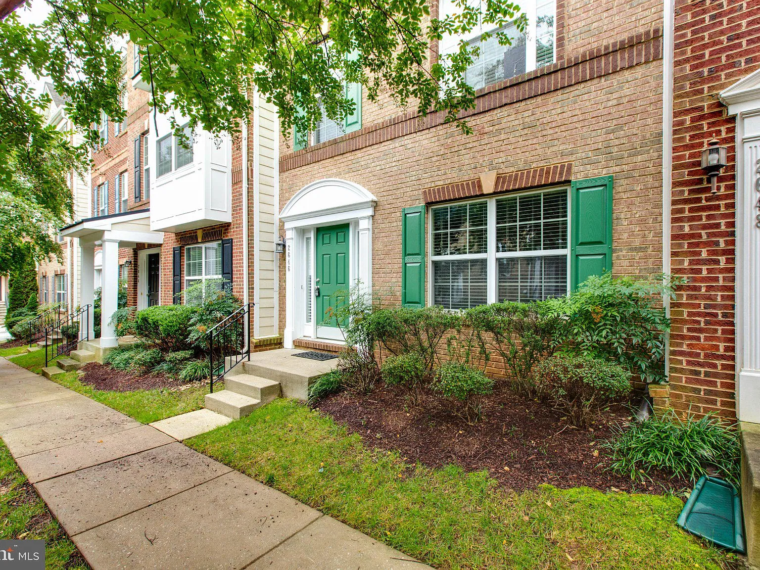 3 bed, 2.5 bath, 1600 sqft, $3,300 — Photo 3