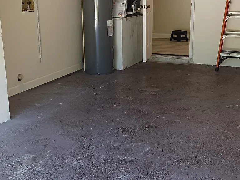 1 car garage that comes with a remote opener