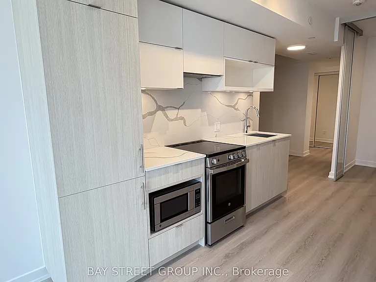 100 Queen St E #905 — Photo 7