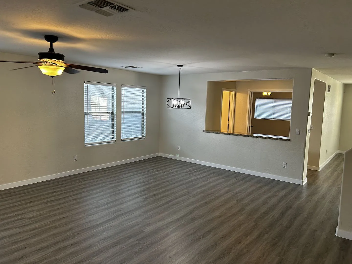 4 bed, 2.5 bath, 2491 sqft, $2,100 — Photo 4