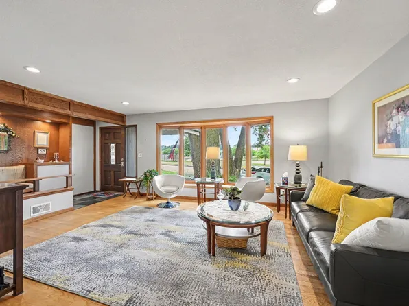 1201 County Road B2 W, Roseville, MN 55113