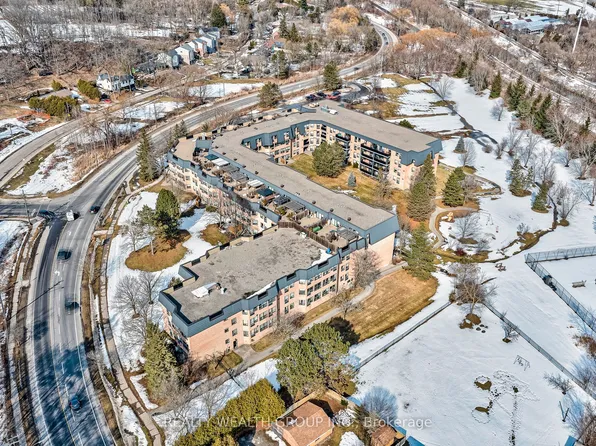155 Main St N #221, Newmarket, ON L3Y 8C2