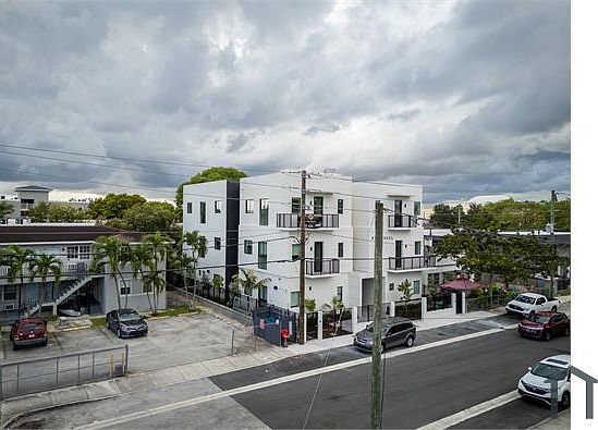 1st image of 530 SW 11th Ave #105