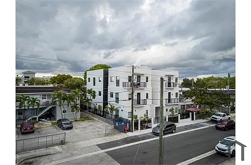530 SW 11th Ave #105 Photo 1