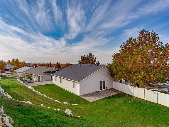 4th image of 1476 N Black Mountain Dr
