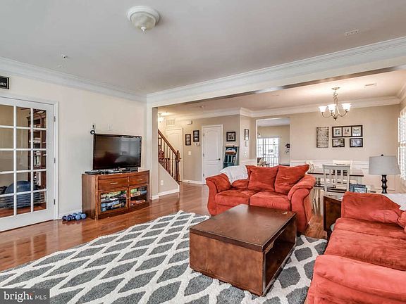 5th image of 2319 Kew Gardens Dr