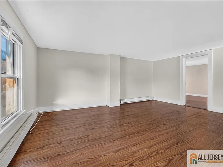 9 Hahn St — Photo 10