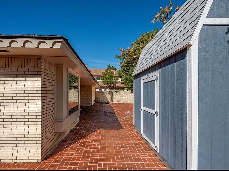 6605 Parkwood Ln — Photo 32