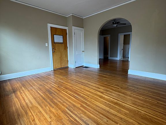 5th image of 1911 Roanoke Ave APT 4