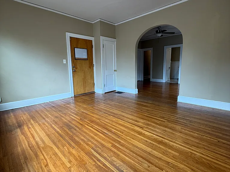 1911 Roanoke Ave #4 — Photo 5