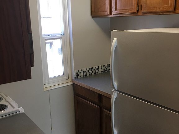 5th image of 2239 Yale Ave E APT 203