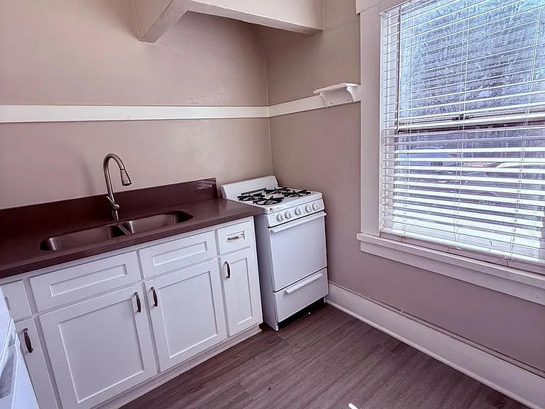 406 Linden Ave — Photo 5
