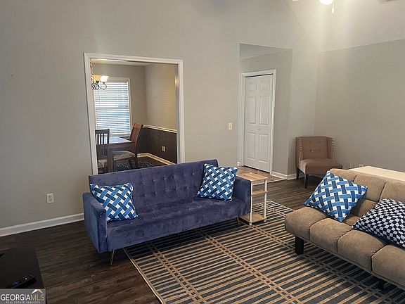 4th image of 1505 Country Walk Dr