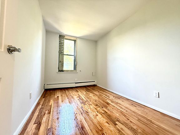 4th image of 152 Parkside Ave APT 4H