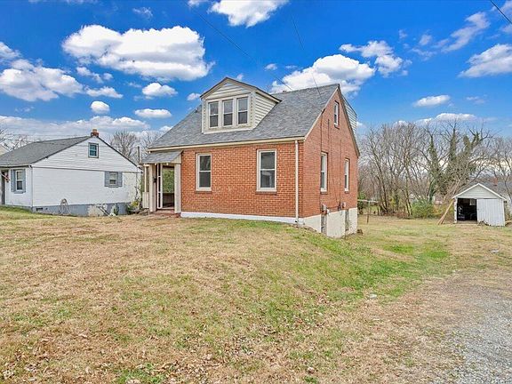 3rd image of 2810 Courtland Rd NW