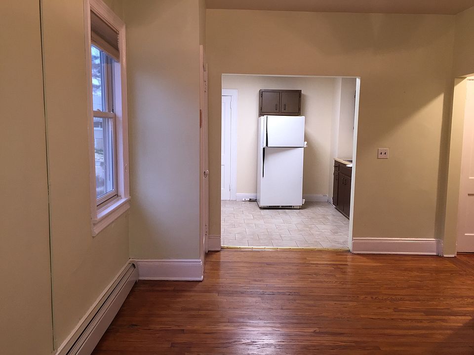 1st image of 25 Cove St APT 2