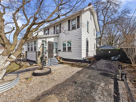 3rd image of 2042 N Clinton Ave