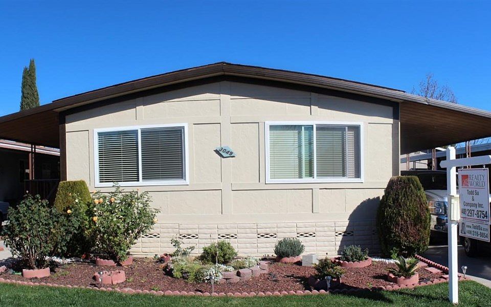 1st image of 3049 Oakbridge Dr
