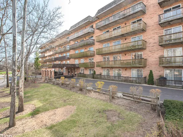500 Redondo Dr APT 212, Downers Grove, IL 60516