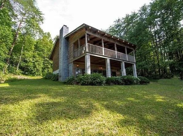 310 Licklog Ct, Hayesville, NC 28904