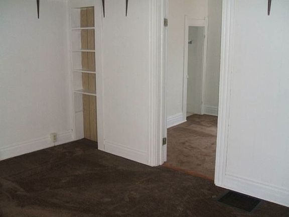4th image of 303 W Stadium Ave