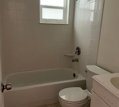 5th image of 9252 SE Parkway Dr